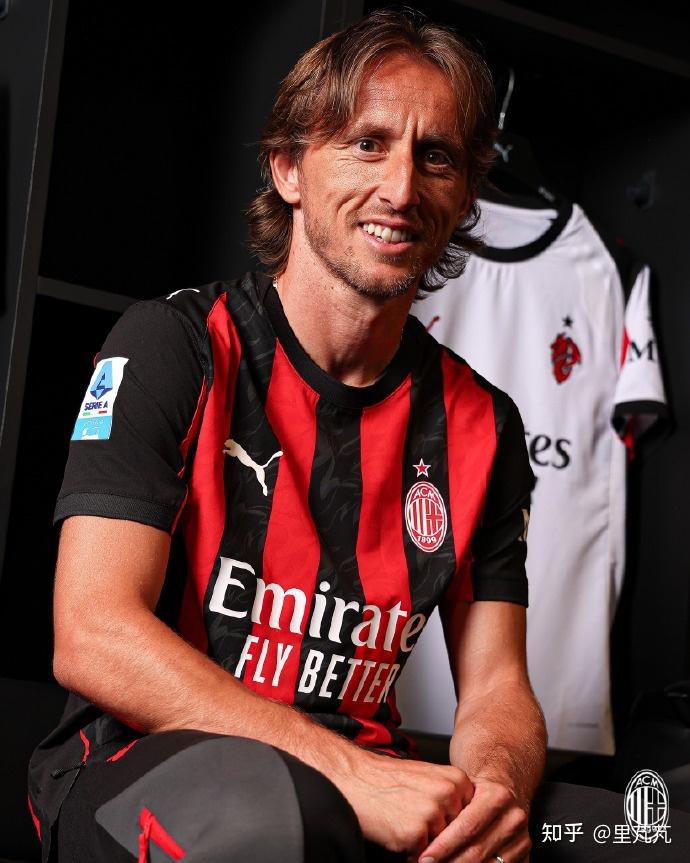 德国队官方：基米希右脚踝囊受伤，将随队前往卢森堡但不上场