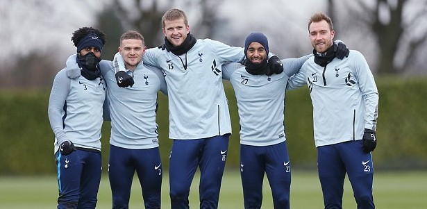 梅西太内向了，主持人说第一句就想拿着奖杯走，不到三年拿四冠