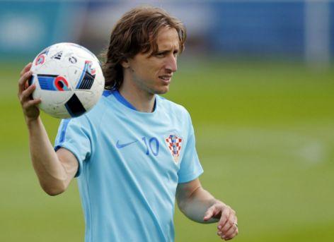 樊振东两度被上海记大功，王励勤力邀成就超级全满贯